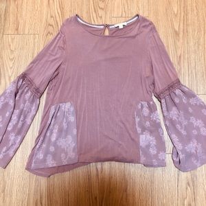 Taylor & Sage Top w/ Flower & Lace Accents